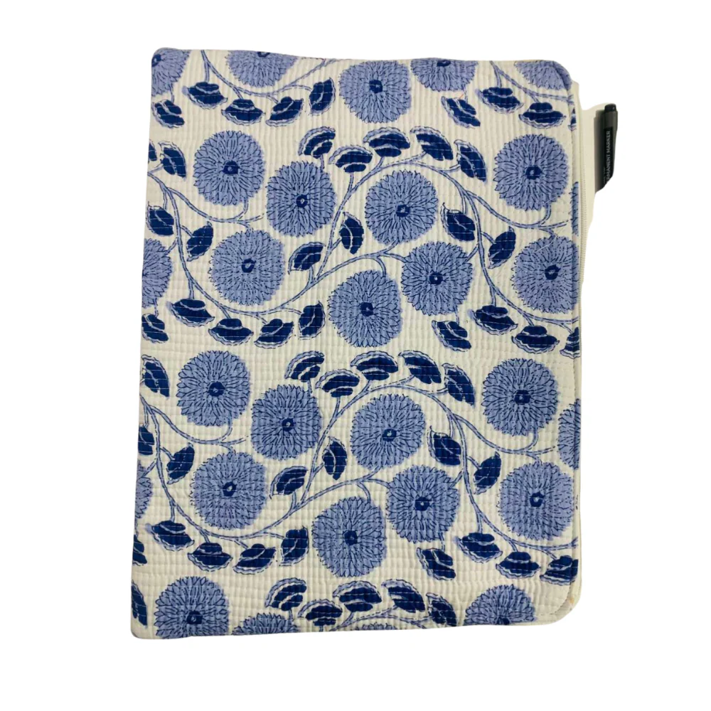 HeartfulCraft_Chrysanthemum_Charm_Laptop_Sleeve_1024x1024