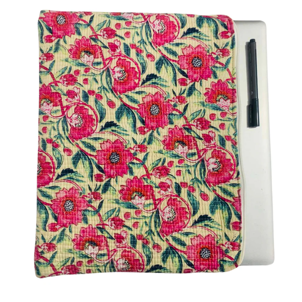 HeartfulCraft_Guliva_Laptop_Sleeve_1024x1024