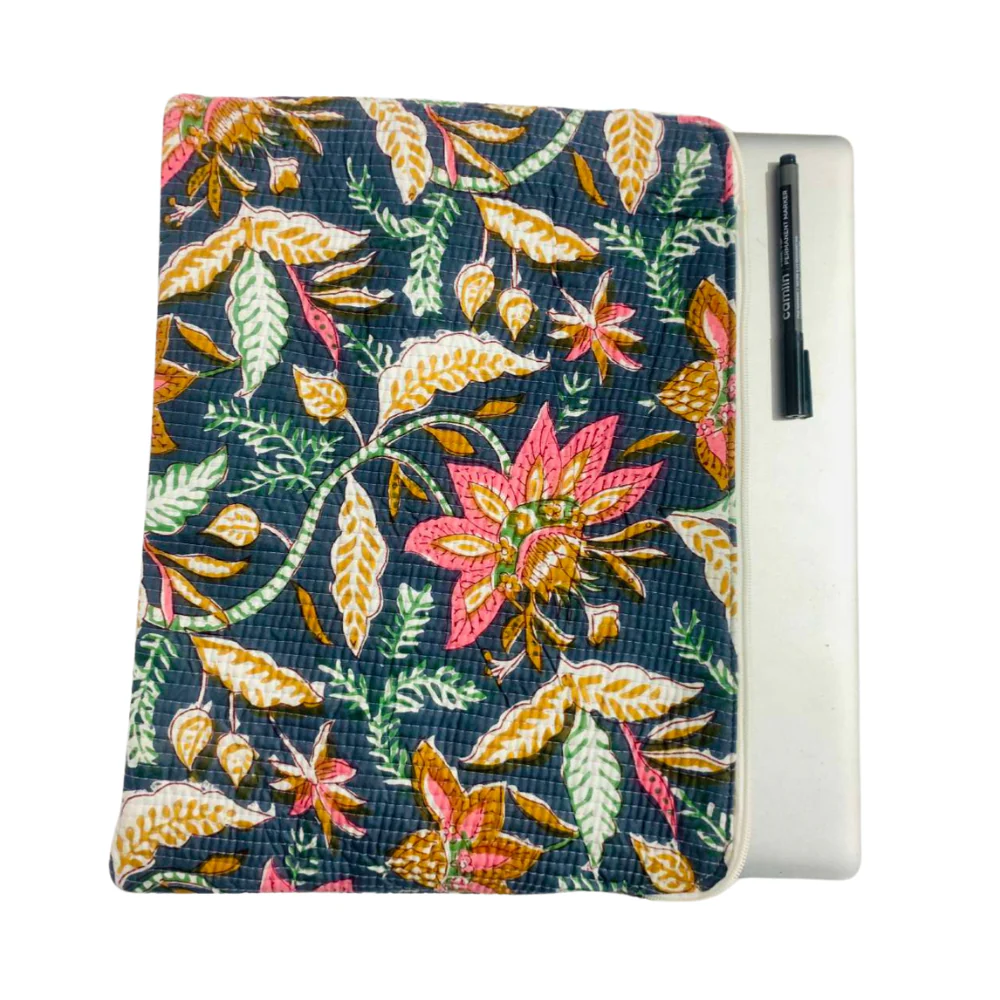 HeartfulCraft_Nocti_Bloom_Laptop_Sleeve_1024x1024